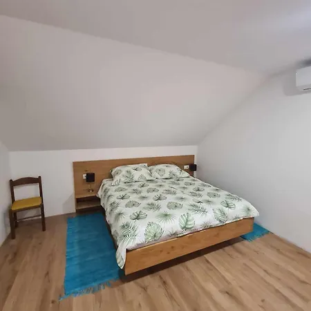 Turisticno - Izletniska Kmetija Zerjav 农家乐 *