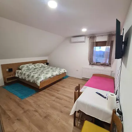 Turisticno - Izletniska Kmetija Zerjav Gospodarstwo agroturystyczne *