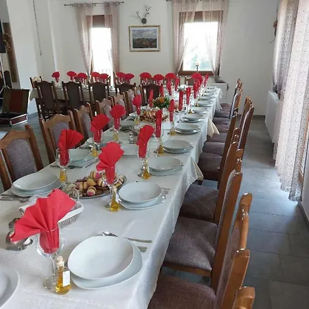 Turisticno - Izletniska Kmetija Zerjav 팜스테이