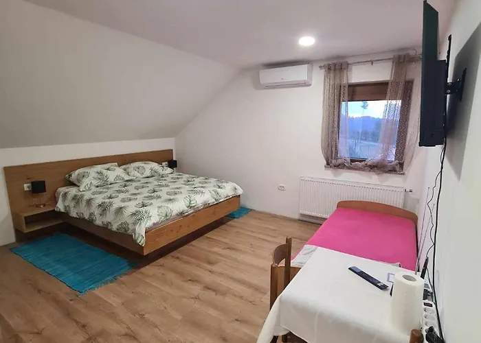 Turisticno - Izletniska Kmetija Zerjav Farma *